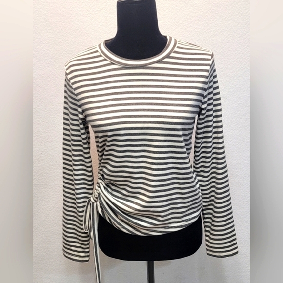 SHE and SKY Long sleeve Women's size small knit top with side keyhole ruch… - Picture 1 of 7